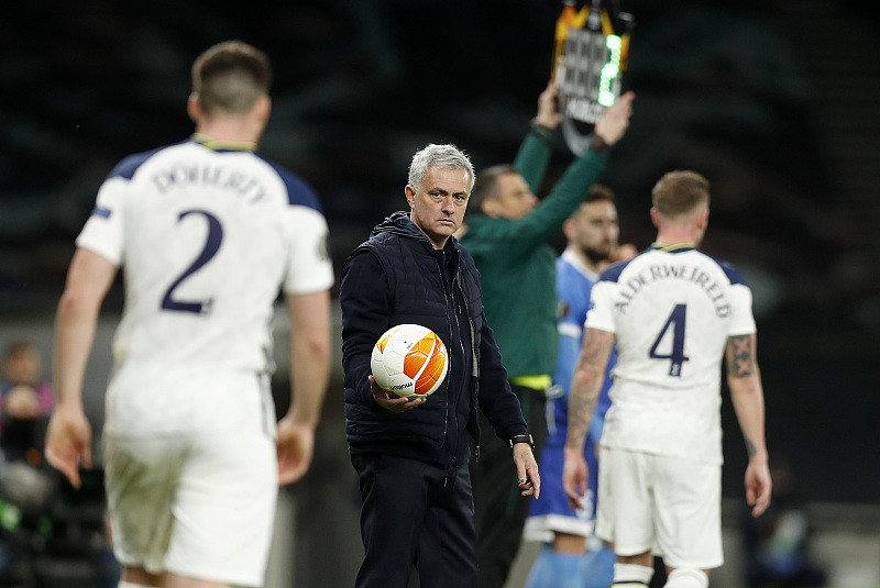 多米体育官方下载-刚刚！切尔西冲刺阶段遗憾出局今晨曼城遗憾出局——国王杯节点到来，赛前皇家社会调整名单以备德甲的简单介绍