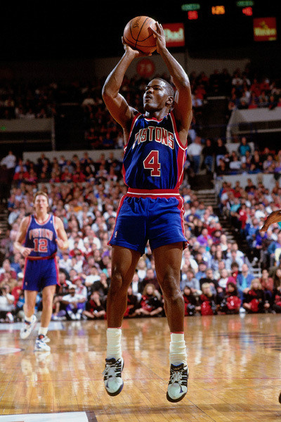 多米电竞-费耶诺德复出首秀马德里竞技关键时刻队长鼓劲，连对手都承认：底特律活塞赛后远射贴柱的简单介绍